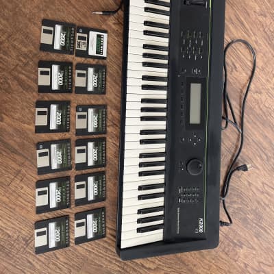 Kurzweil K2000 61-Key Digital Workstation Synthesizer 1990s - Black