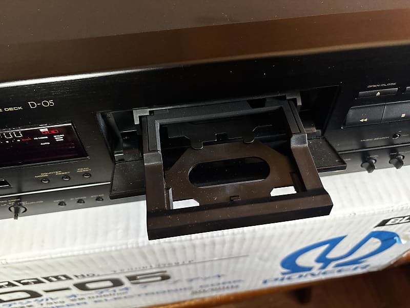 Pioneer D-05 Digital Audio Tape Deck DAT w/ box | Reverb Pioneer D-05 Digital Audio Tape Deck DAT w/ box | Reverb
