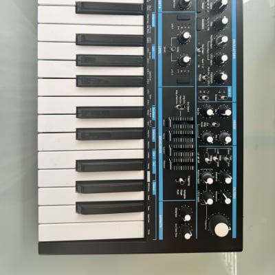 Novation Bass Station II 25-Key Monophonic Synthesizer 2018 - Present - Black