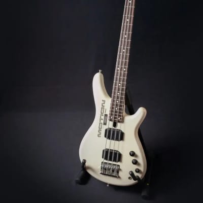Yamaha Motion B MB-II White Electric Bass Guitar w/ Hard Case