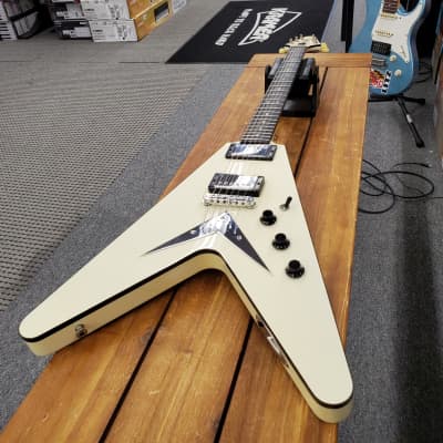 Hamer USA Vector  V shape in White with case and C.O.A. ebony fingerboard, near mint image 16