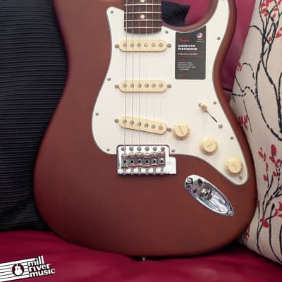 Fender American Performer Sassafras Stratocaster®, Rosewood Fingerboard, Mocha w/ Gig Bag image 2