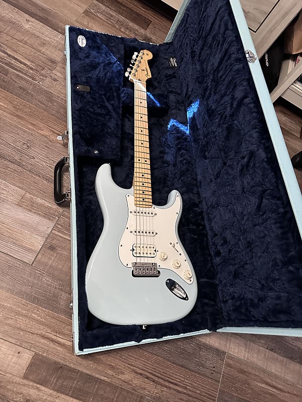 Fender Custom Stratocaster 2022 - Sonic Blue w/matching | Reverb