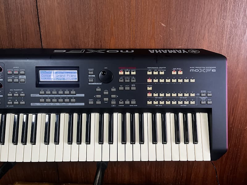 Yamaha MOXF6 61-key Synthesizer Workstation w/ gig bag MOTIF XF