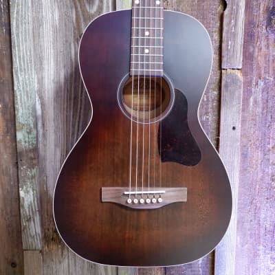 Art & Lutherie Roadhouse Bourbon Burst A/E w/ Gig Bag | Reverb