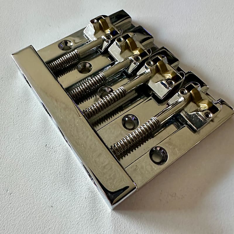 Hipshot 4 String KickAss Bass Bridge 5K400C Chrome Reverb
