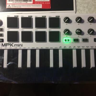Akai MPK Mini MKII 25-Key MIDI Controller 2020 - Present - White with Black Keys
