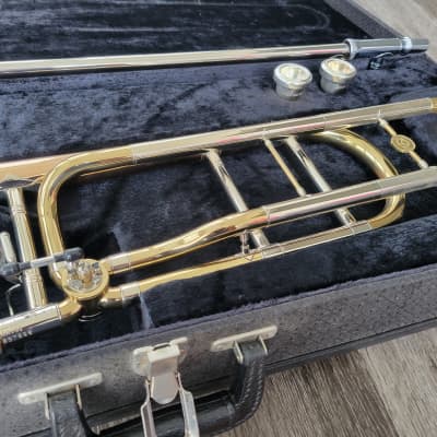 Holton TR-161 Concert Tenor Trombone with F Trigger Holton TR-161 Concert Tenor Trombone with F Trigger