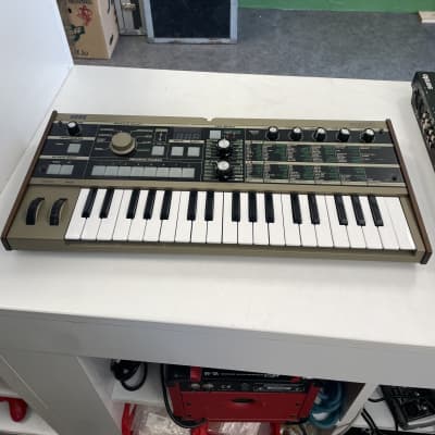 Korg MicroKORG 37-Key Synthesizer/Vocoder 2002 - 2019 - Silver image 1