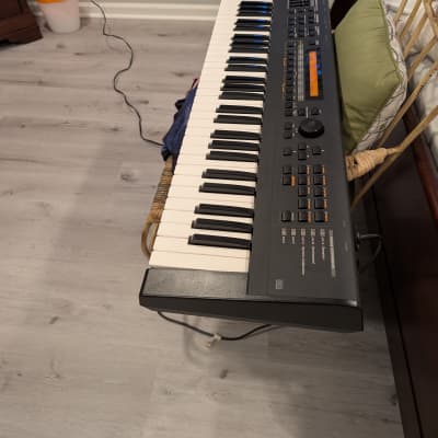 Roland XP-30 61-Key 64-Voice Expandable Synthesizer 1999 - 2004 - Black