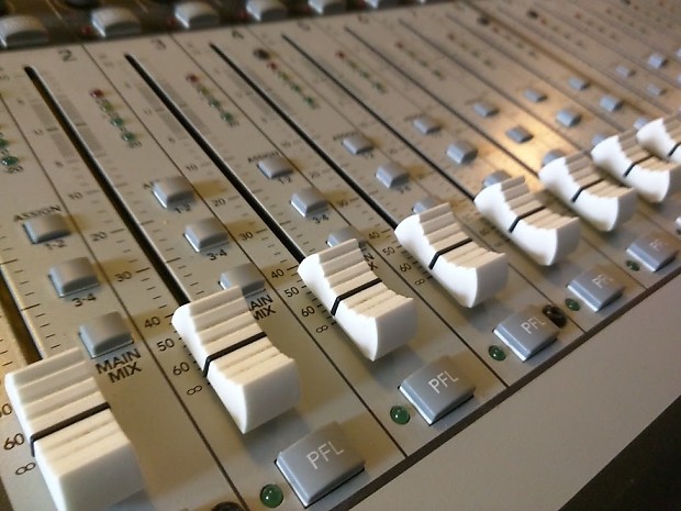 MACKIE アナログミキサー　Onyx 32.4　中古動作品　本体のみ MACKIE アナログミキサー Onyx 32.4 中古動作品 本体のみ - メルカリ