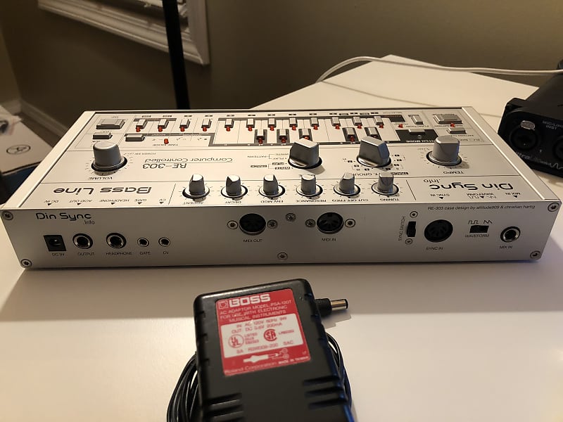 Dinsync RE-303 Bass Line: Roland TB-303 Replica