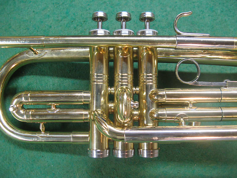 Conn Director 15A Cornet 1965 LARGE Bore .484 with Nice Case and a Conn 4  Mouthpiece