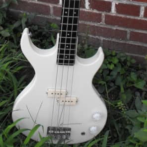 Kramer  XKB-20 bass guitar 1981 White image 1