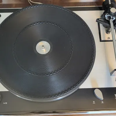 Thorens  TD-160  Black Excellent condition with a Brand New dust cover Serviced image 2