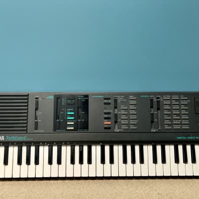 Yamaha VSS-100 Sampler Keyboard