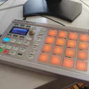 Native Instruments Maschine Mikro MKII 2010s White