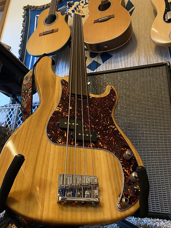 Glarry fretless outlet bass