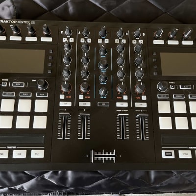 Native Instruments Traktor Kontrol S5 | Reverb