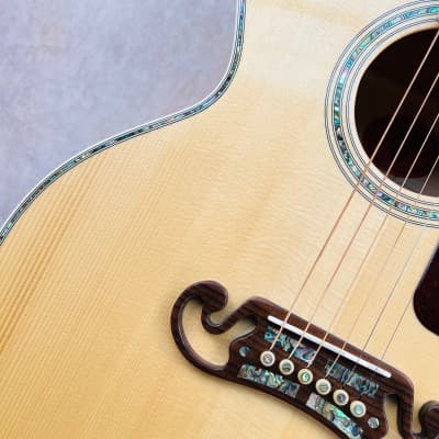 Gibson Custom SJ-200 Vine Acoustic Guitar 2004 - Natural image 4