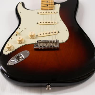 Fender American Professional Stratocaster Left-handed - 3-Color Sunburst with Maple Fingerboard image 2