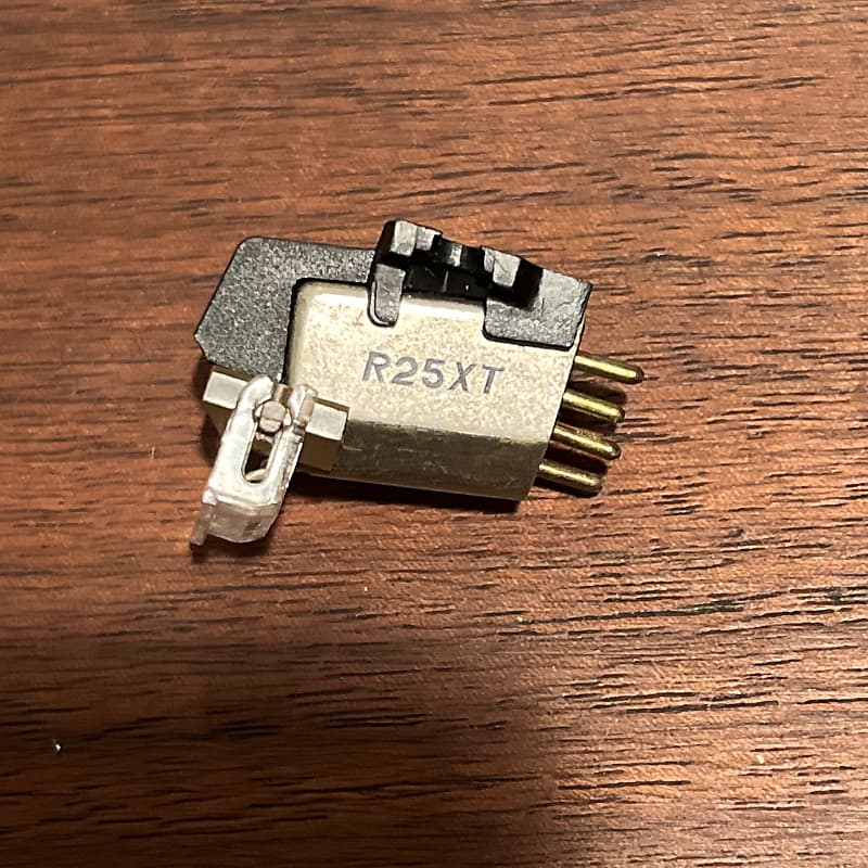 Realistic Shure R25XT Cartridge - Working, Needs New Stylus  			
