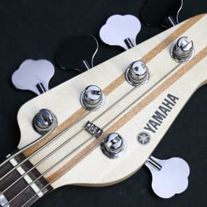 Yamaha BB425X 5-String Electric Bass Guitar, Vintage White