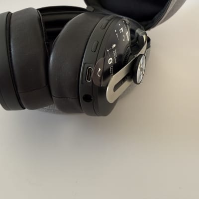 Sennheiser MOMENTUM 3 Wireless Noise Cancelling Headphones image 4