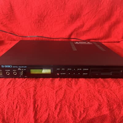 Roland S-330 12-Bit Digital Sampler 1987 - 1988 - Black