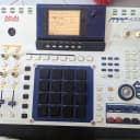 Akai mpc4000 with adat card cdr hd full ram and fx card