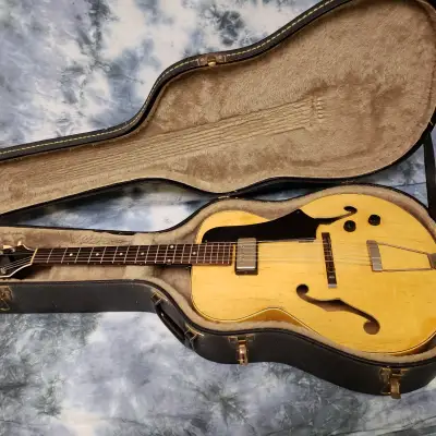 Video Demo 1958 National Dynamic  Archtop Electric Natural Carved Maple Valco Pickup Hard Shell Case image 12