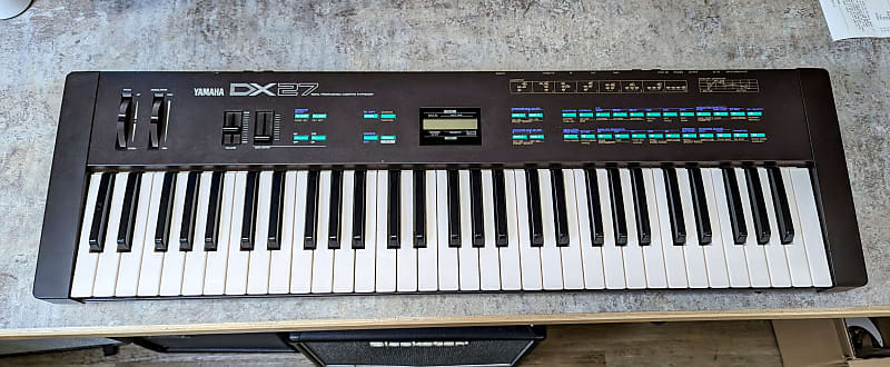 Yamaha DX27 Programmable Synth - 1985 w/case