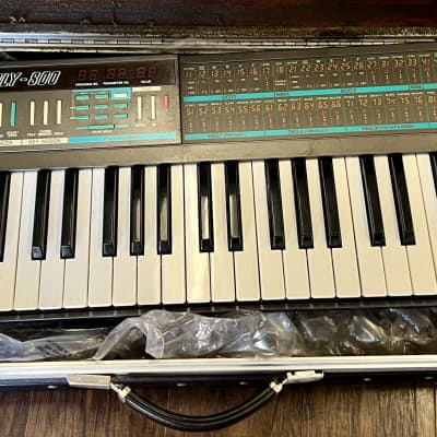 Korg Poly-800 Polyphonic Analog Synthesizer w/ Case & Programming Cassette Tape