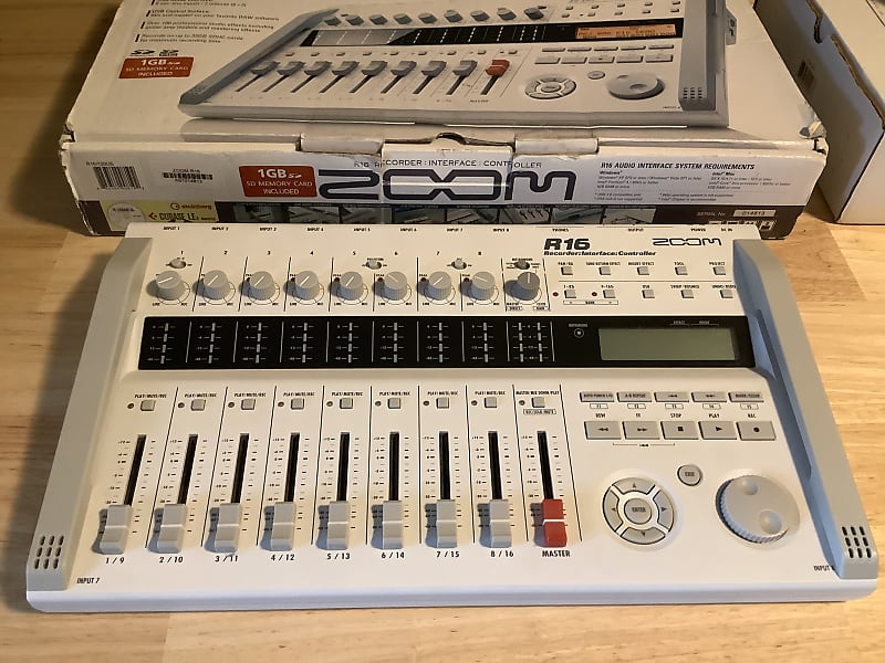 Zoom R16 USB Audio Interface / Digital Multitrack Recorder
