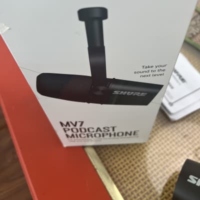Shure MV7 Dynamic USB Podcast Microphone 2020 - Present - Black image 4
