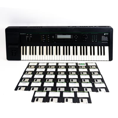 Kurzweil K2000 61-Key Keyboard / Synthesizer with 32 V.A.S.T. Disks