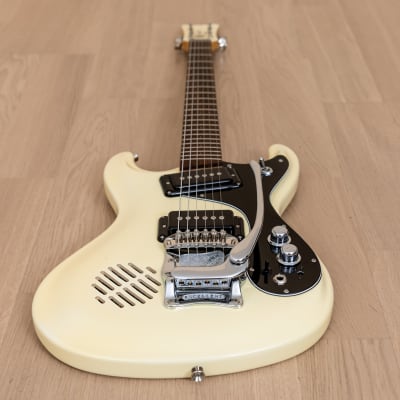 1990s Mosrite Ventures Model Travel Guitar 3/4 Size Body Pearl White Built-In-Amp, Kurokumo image 9