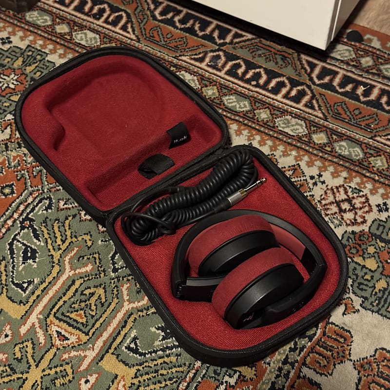 Focal Listen Professional Closed-back Reference Studio Headphones  			