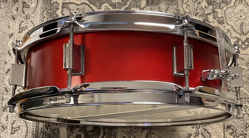 Ludwig Classic Maple 4x14” 8-Lug Snare Drum in Diablo Red