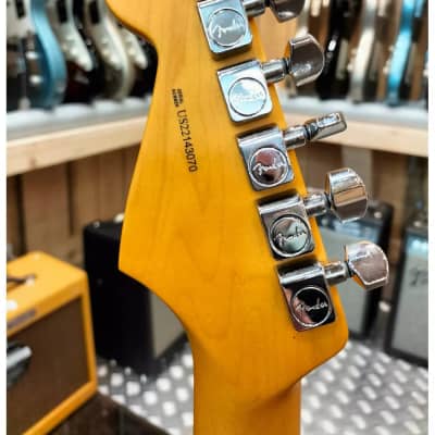 Immagine Fender American Professional II Stratocaster HSS, Rosewood Fingerboard, 3-Color Sunburst - 13