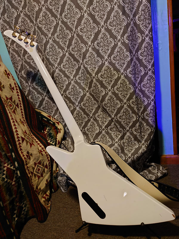 Epiphone Explorer Bass 2010年製　限定生産モデル Epiphone Custom Shop Explorer Bass 2010 - Alpine White | Reverb