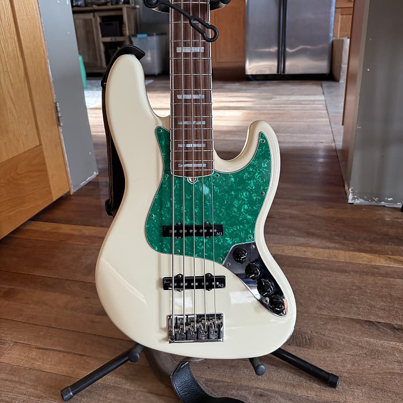 ベース Fender American Deluxe Jazz Bass V 最終値 Fender American Deluxe Jazz Bass V Fender AMERICAN DELUXE