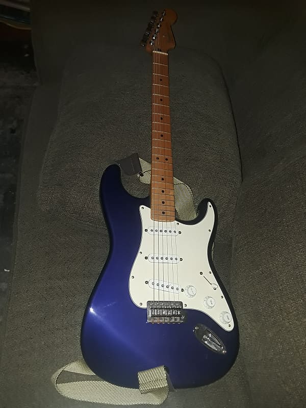 Fender Standard Stratocaster with Maple Fretboard 1998 - 2001 - Midnight Blue image 1
