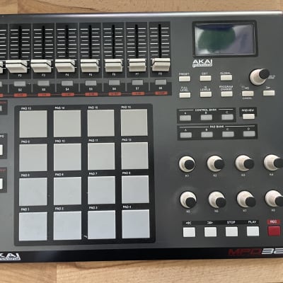 その他 AKAI  MPD32 Akai MPD32 USB/MIDI Pad Controller | zZounds
