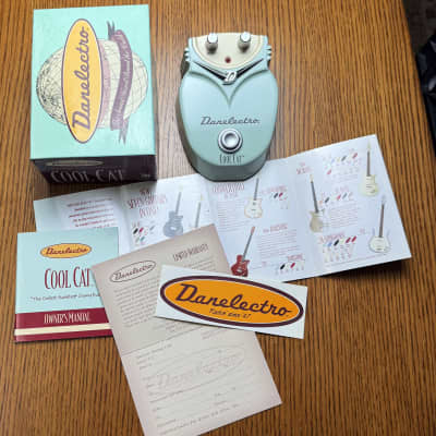 Danelectro Chorus Metal Distortion Tremolo Mini Guitar