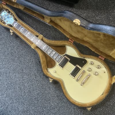 YAMAHA SBG3000 vintage solid body electric guitar made in Japan 1984 in excellent condition with original vintage Yamaha hard case. for sale