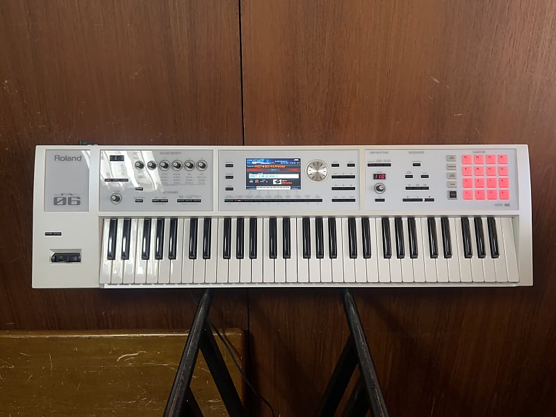 Roland FA-06-SC WH 61-key Music Workstation limited color WHITE w/ gig bag