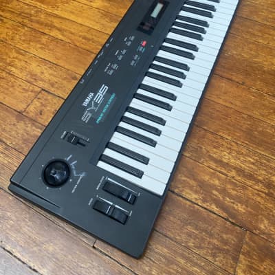 Yamaha SY35 Synthesizer 1990s - Black