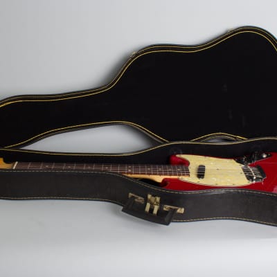 Fender  Musicmaster Solid Body Electric Guitar (1971), ser. #313168, black chipboard case. image 10