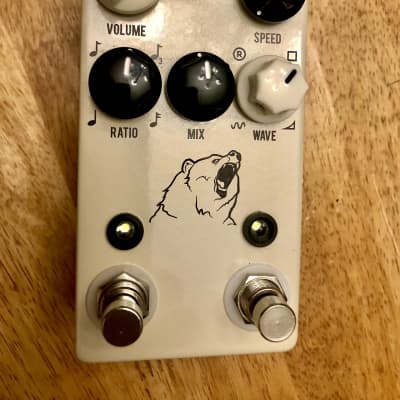 Amazon.com: JHS Kodiak Tremolo with Tap Tempo Guitar Effects